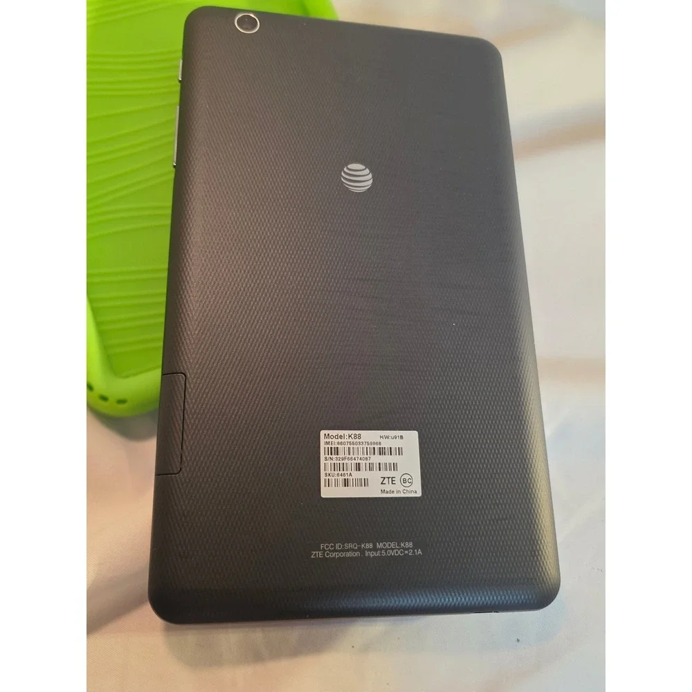 ZTE Trek 2 HD K88 8 inch Tablet AT&T 16GB Black with Green Bumper Case